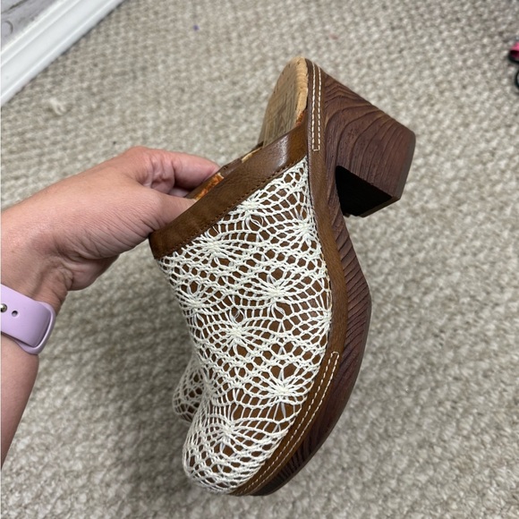 Korks by Kork Ease Slip on Crochet Detail Clog Size 9 High Heels Mules - Picture 6 of 9